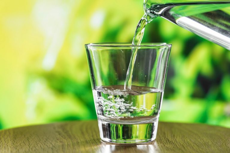 Biar Nggak Loyo, Ini Aturan Minum Air Putih yang Benar!