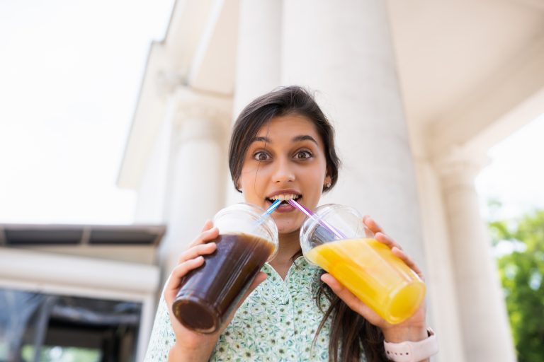 Minum Air Mineral atau Minuman Manis? Ini Dampaknya untuk Tubuhmu