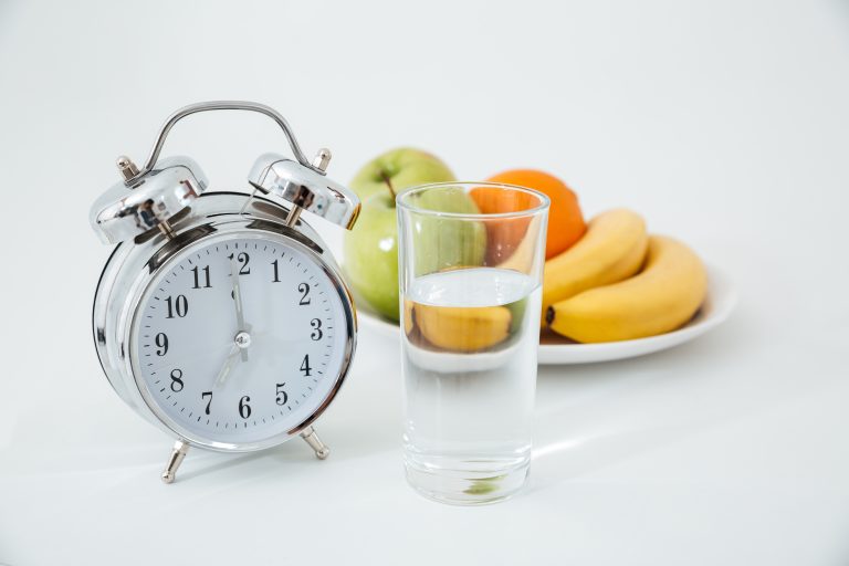 Kapan Tepatnya Minum Air Mineral Dingin dan Suhu Ruang?