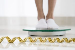 Benarkah Air Mineral Bisa Bantu Turunkan Berat Badan?