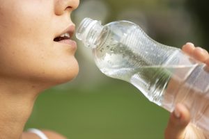 Air Mineral dengan pH Tinggi, Apakah Lebih Baik untuk Tubuh?