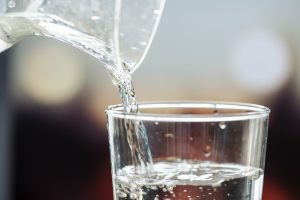 Fakta Fluoride dalam Air Mineral, Aman atau Berbahaya?