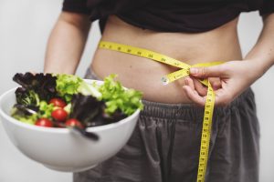 Banyak Orang Diet Gagal Gara-Gara Kurang Minum, Kok Bisa?